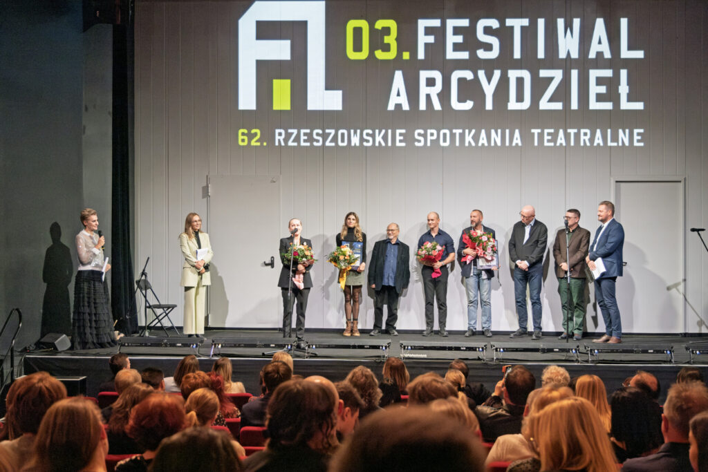 fotografia przedstawiająca nagrodzonych