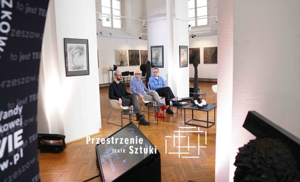 grafika informacyjna z logotypem Przestrzeni Sztuki